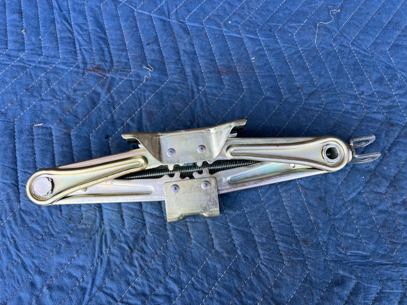 1998-2002 Honda Accord 84605-S84-A010-M1 Emergency Jack Kit, Carrier OEM #2016CN