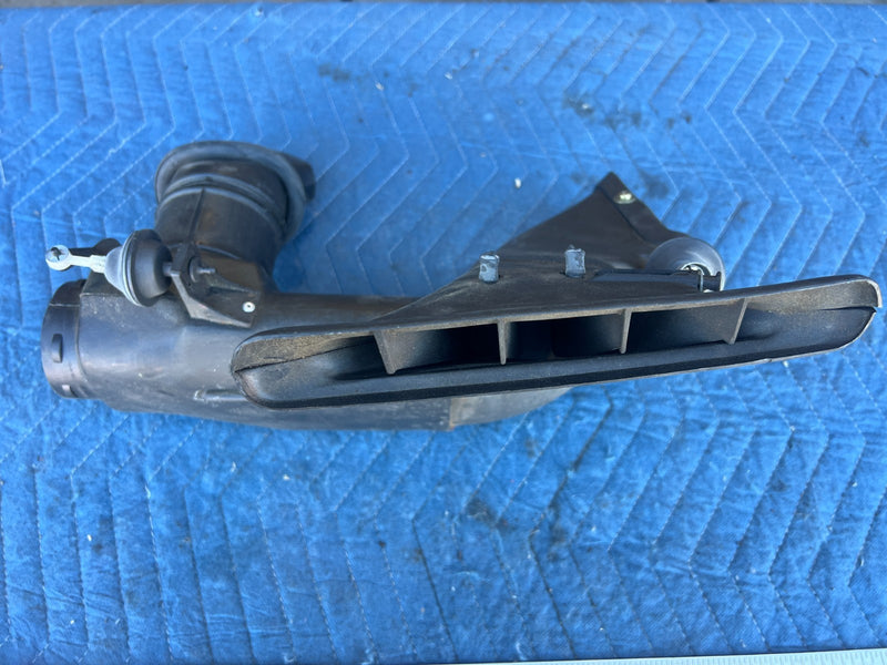 1986-1993 Volvo 240 244 245 Defrost Duct Vent HVAC Heat 1215468 OEM #4509EM