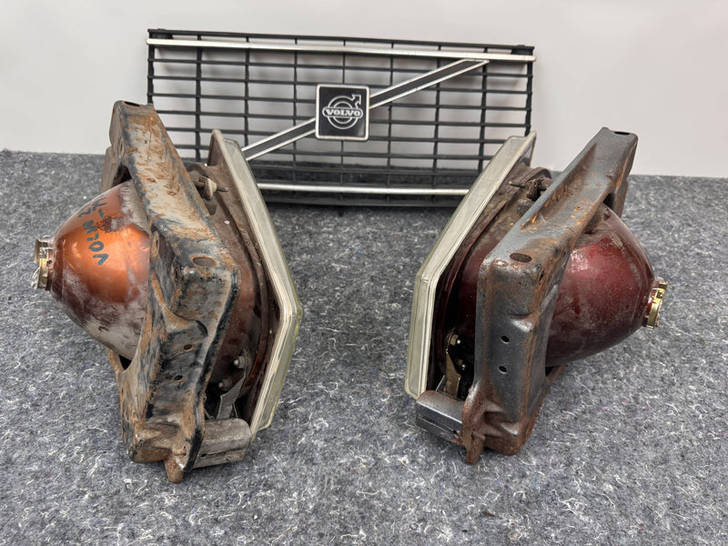 1975-1985 Volvo 240 TV Screen Headlight Set w/Flat-hood Eggcrate Grille 1246618