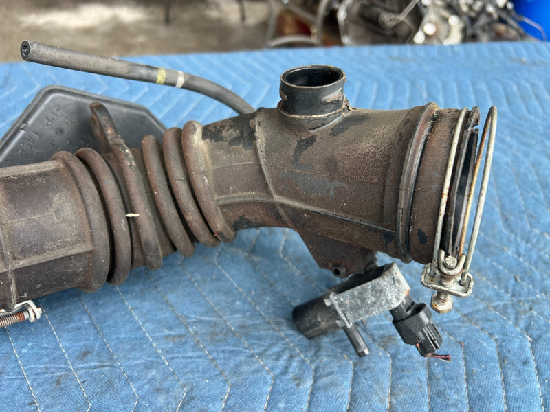 2002-2006  Toyota Camry Engine Intake Duct Tube Hose 17894-28020 OEM #126DU