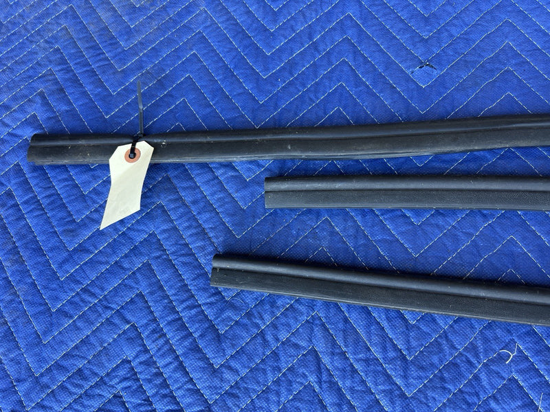 1998-2003 Jaguar XJR XJ8 X308 Hood To Engine Bay Seal Set Weather Strip #4657E
