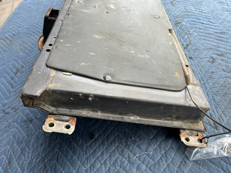 1985-1988 Suzuki Samurai SJ413 Lower Tailgate 67700-80060 OEM