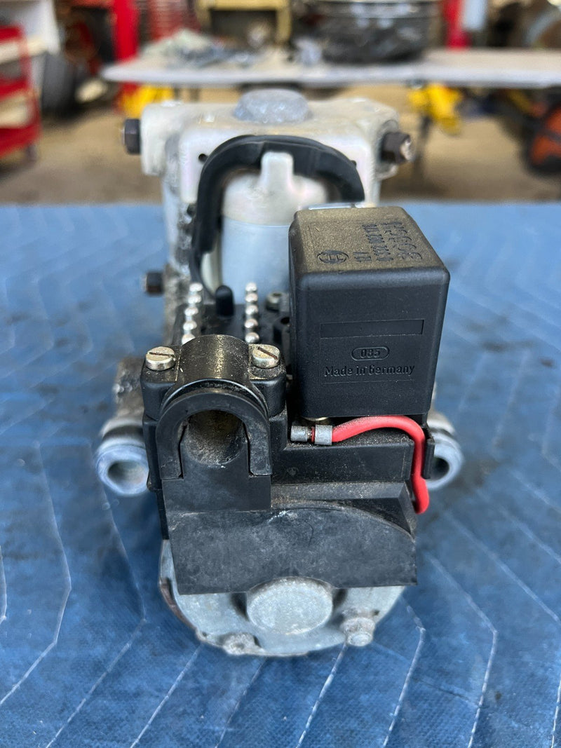 1989-1995 Volvo 740 940 Sedan ABS Anti Lock Brake Pump & Module OEM #3741EM