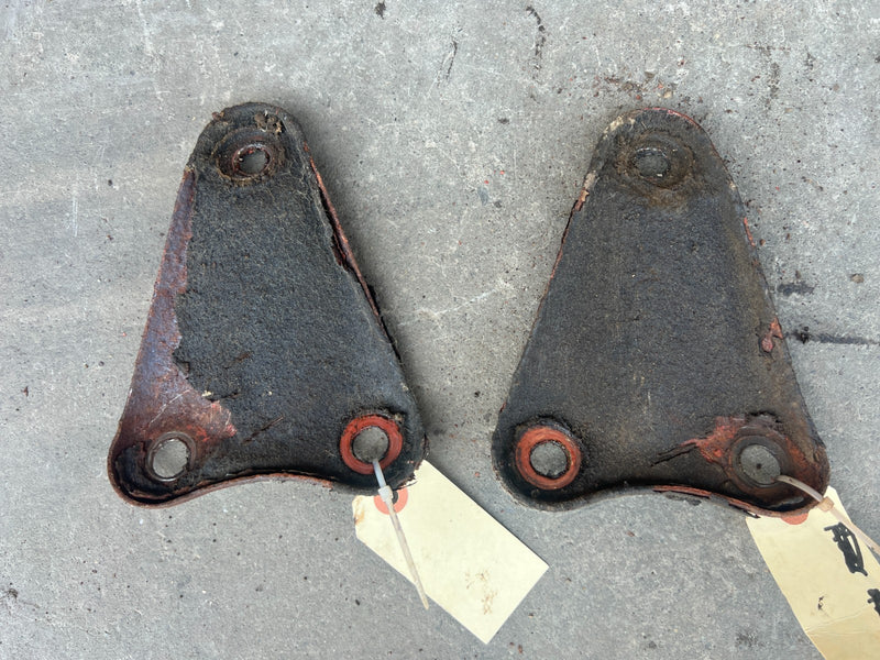 1967-1974 Volvo 140 142 144 145 Rear Axle Right & Left Bracket Brace OEM #4940EM