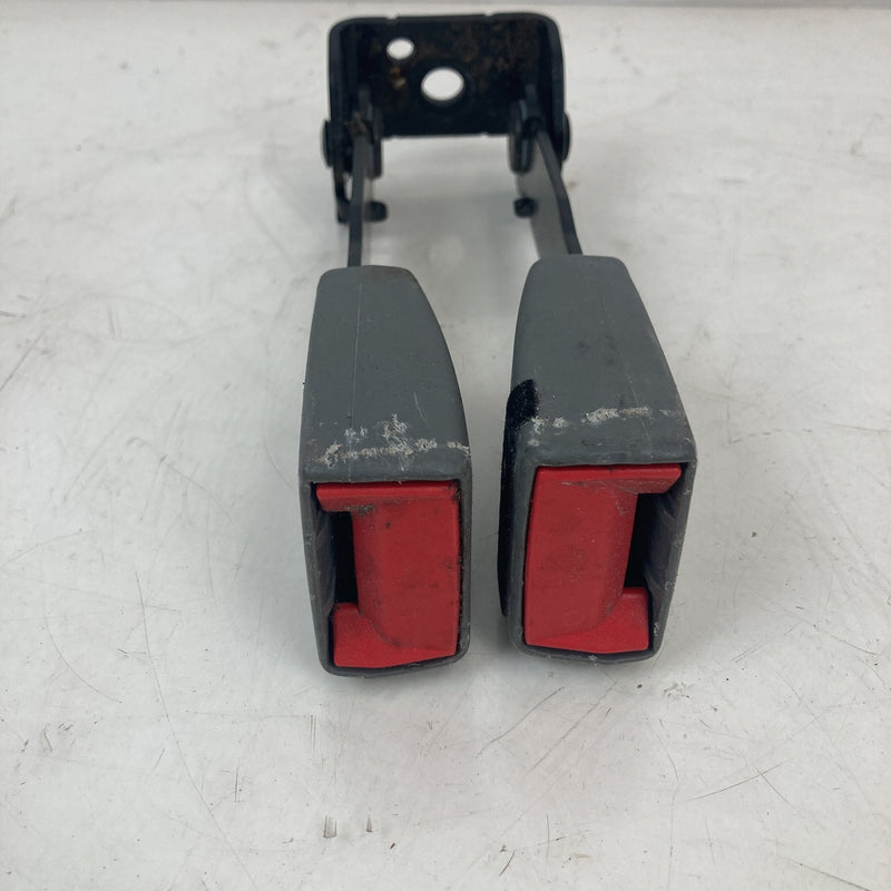 2014-2018 Chevrolet Silverado GMT900 Seat Belt Buckle Rear 23147546 OEM #5614M