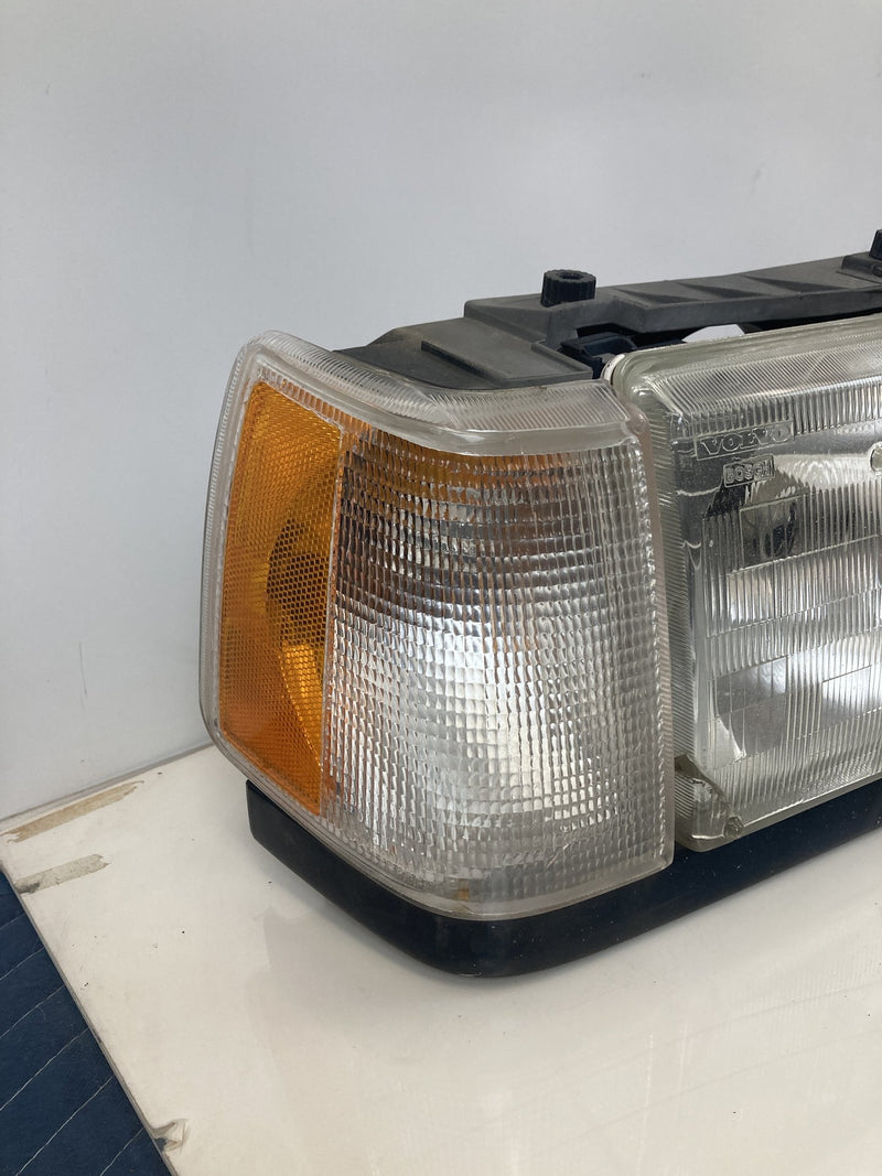 1992 Volvo 940 944 - Headlight PN: LE2255DR LE2255DL