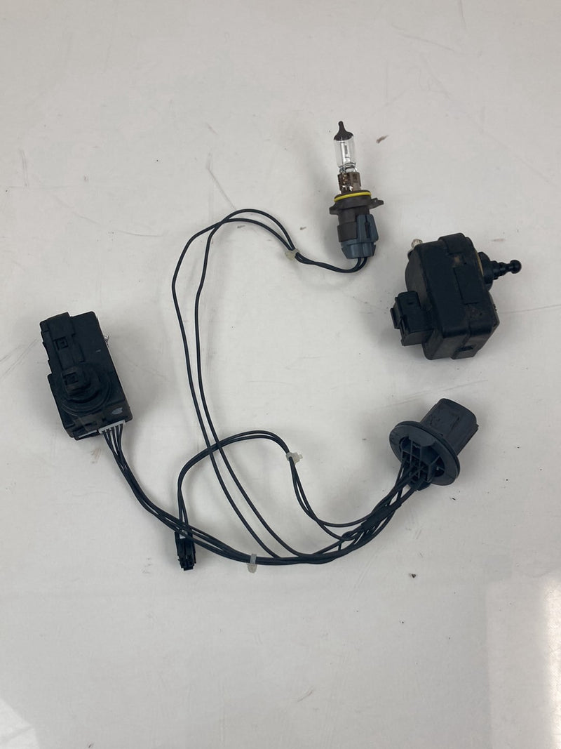 2007 Volvo S60 - Headlight Relay PN: 89901406 89024777