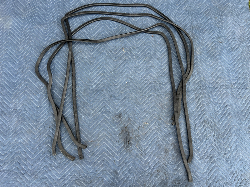 1986-1993 Volvo 240 244 Sedan Door Seal Pinch Seam Trim Set of 4 OEM #4219EM