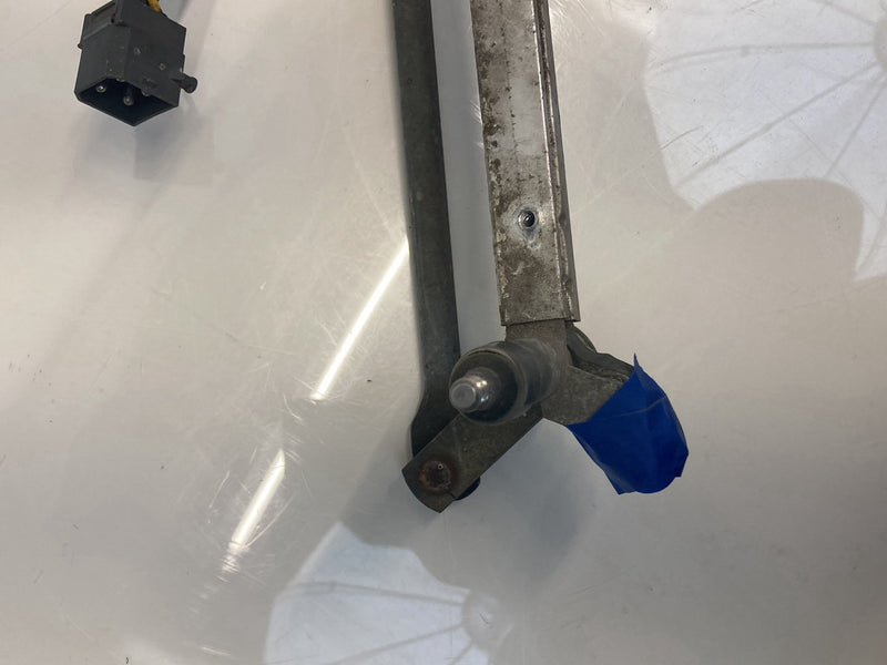 1986 Volvo 740 - Wiper Linkage