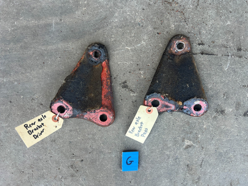 1967-1974 Volvo 140 142 144 145 Rear Axle Right & Left Bracket Brace OEM #4940EM