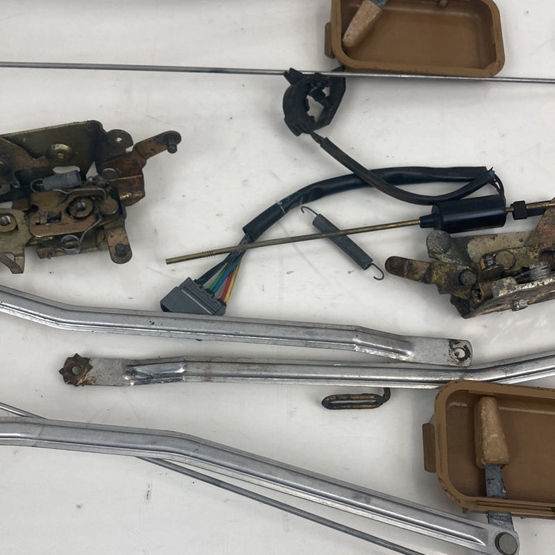 1986-1993 Volvo 240 244 Door Handle Linkage Latch Assembly 4 68254 OEM #4882M