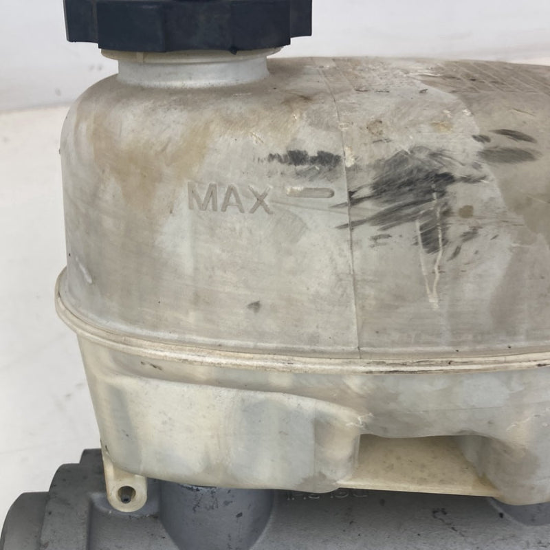 2007-2014 Chevrolet Silverado GMT900 Master Cylinder 18045894 DA OEM #5364M