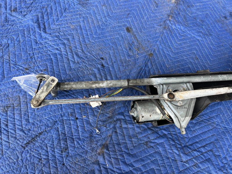 1992-1995 Volvo 940 740 Windshield Wiper Transmission 3518120 OEM #3261EM