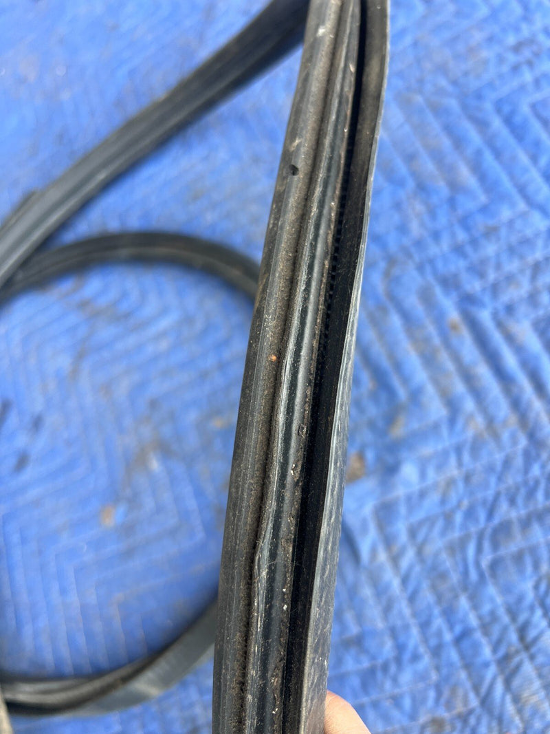 1999-2002 Chevy Silverado GM 1500 2500 RH LH Door Gasket Seal Guard OEM #1842CN