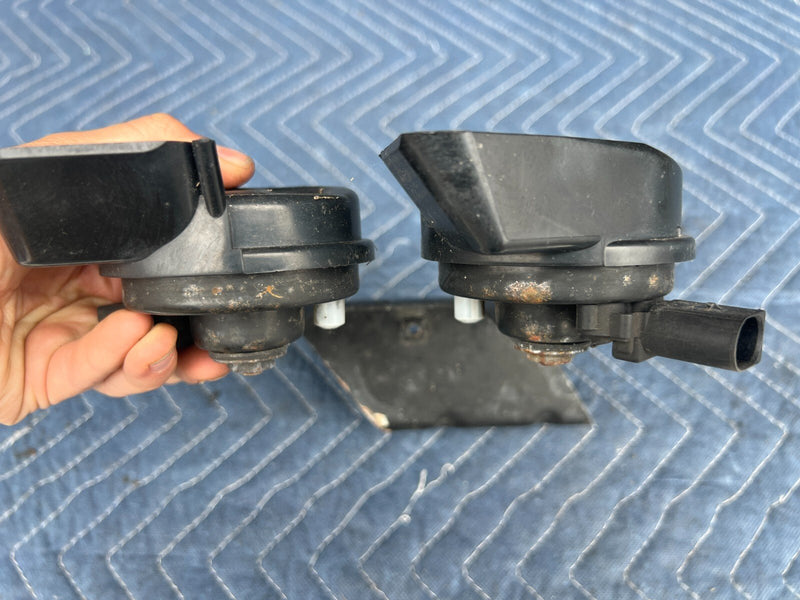 2005-2011 Audi A6 High Low Horn Pair + Bracket 4F0 951 229 OEM #49ZJ
