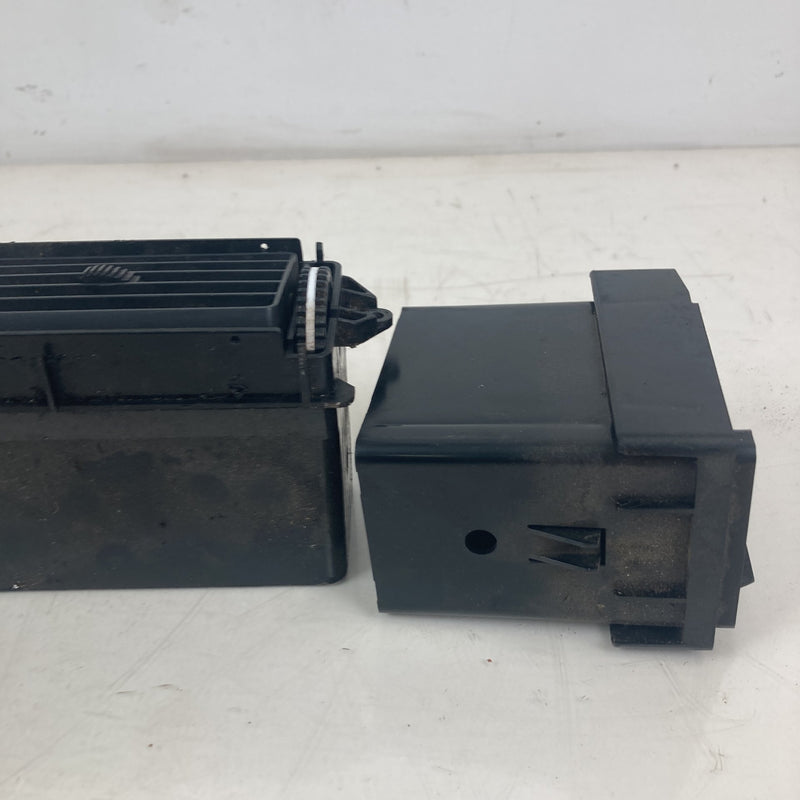1981-1985 Volvo 240 245 Dash Vent Set LH RH 1259088 OEM
