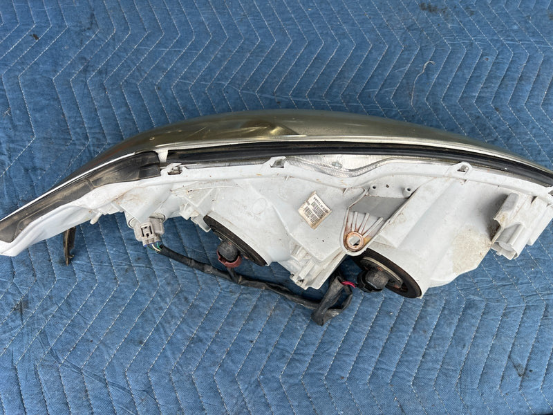 2002-2006  Toyota Camry LH Left Headlight Light Assembly OEM #119DU