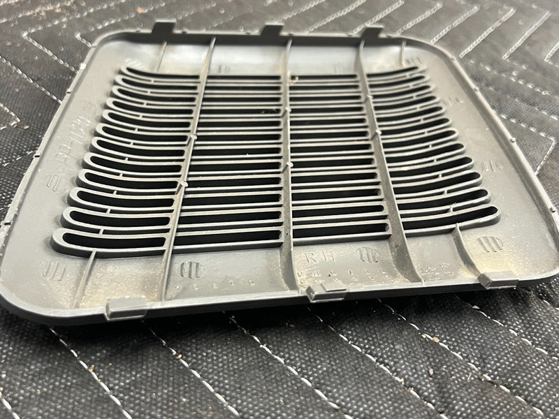 1998-2002 Isuzu Trooper Pair LH & RH Speaker Cover Grille Trim 76820 OEM #870EM