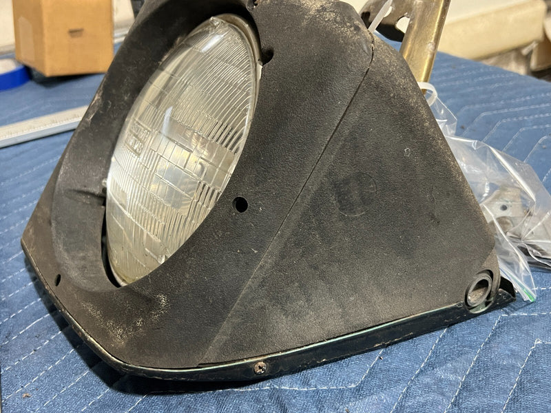1983-1985 Porsche 944 Front Passenger Right Headlight Lamp Assembly OEM #2483EM