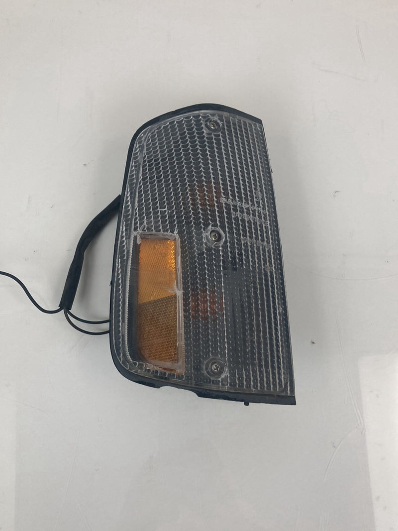 1975-1980 Volvo 244 Marker Light Signal Corner Right RH 8076R P2P77R OEM #4282M