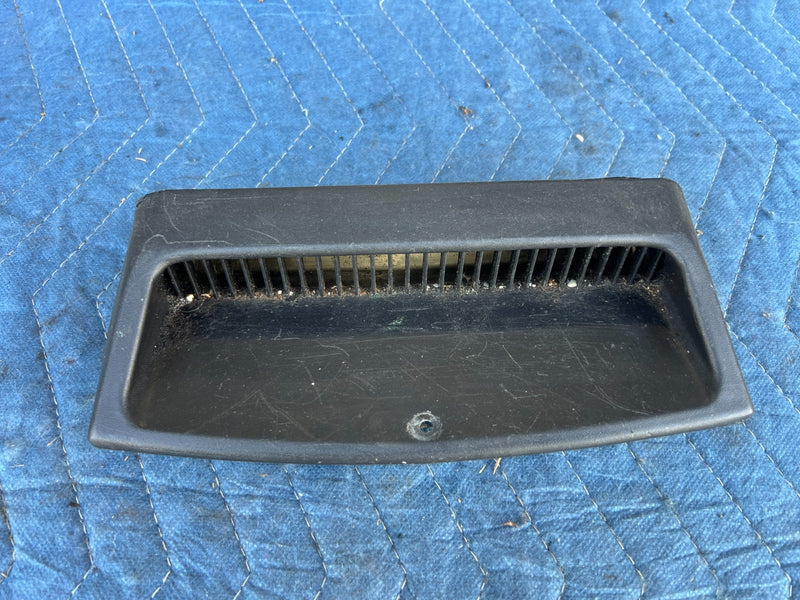 1996-2003 Mercedes W210 E320 Lower Front Seat Air A/C Heat Vent Duct OEM #4702EM