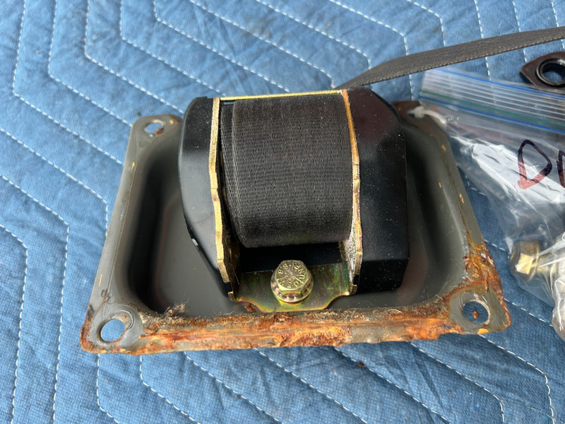 1986-1993 Volvo 240 244 245 Front Driver Left LH Seat Belt Retractor OEM #4051EM