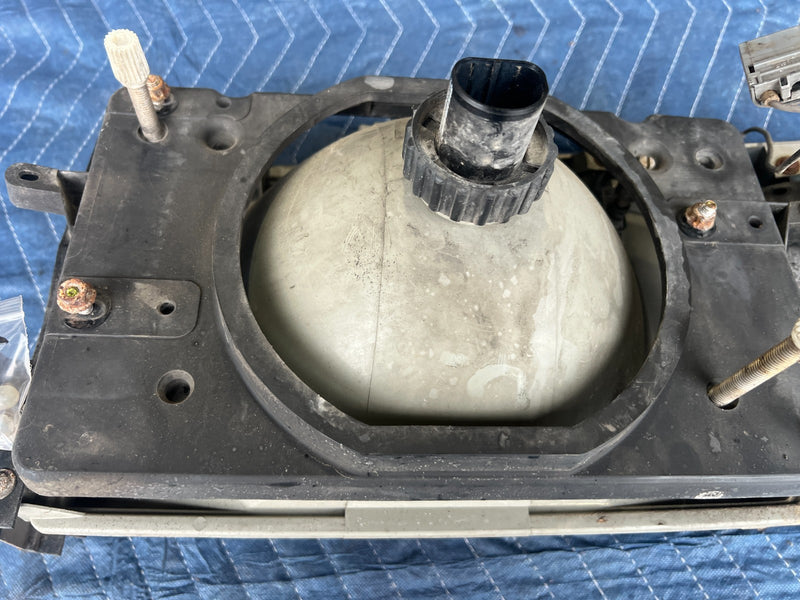 1986-1993 Volvo 240 244 245 Front Passenger Right Headlight Lamp OEM #4456EM