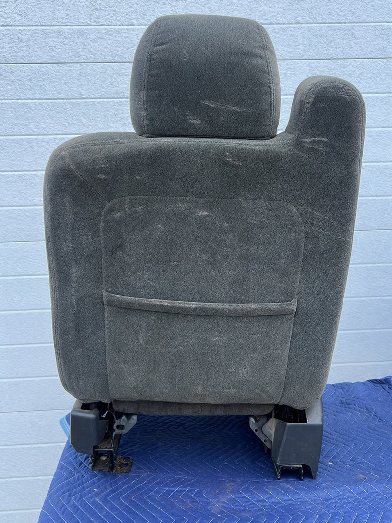 1999-2002 Chevrolet Silverado Tahoe Sierra Front Seat Pair Gray Cloth OE #5494EM