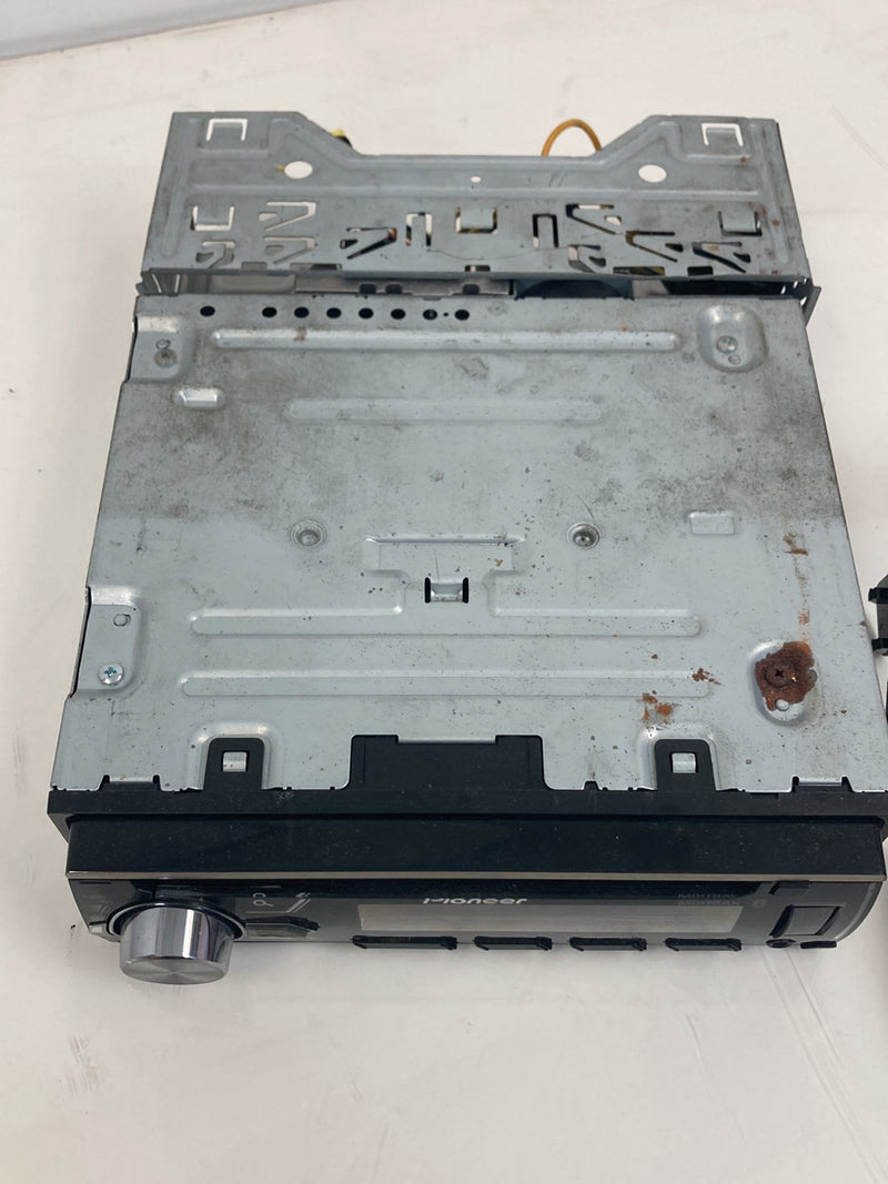 1992 Volvo 940 944 - Radio PN: DEH-X4900BT