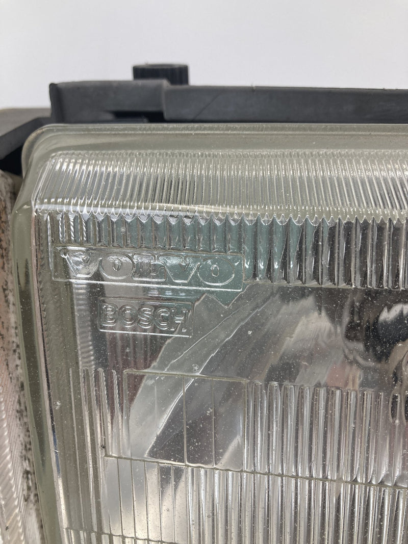 1992 Volvo 940 944 - Headlight PN: LE2255DR LE2255DL