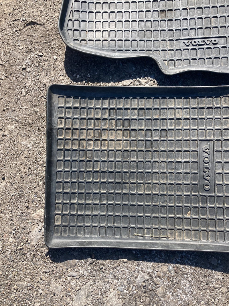 1980 Volvo 244 - Floor Mat Set