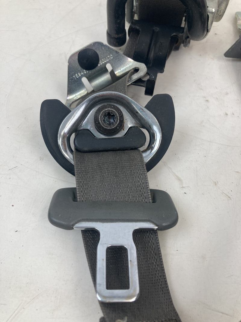 2014-2018 Chevrolet Silverado GMT900 Seat Belt Front Right 84846426 OEM #5615M