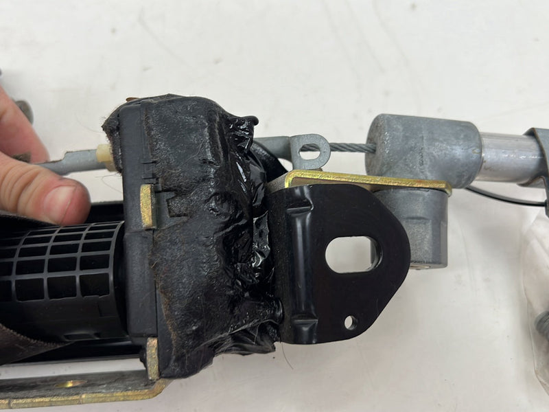 1993-1997 Volvo 850 Front Passenger Right Seat Belt Retractor Assembly OEM