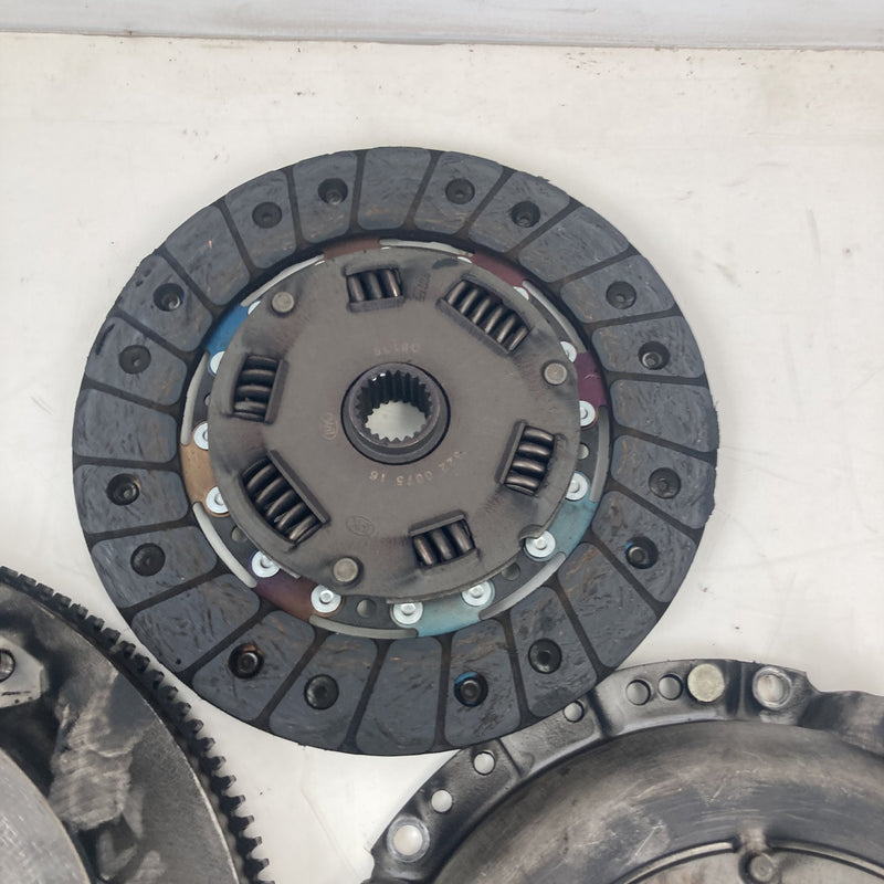 1981-1985 Volvo 240 245 Manual Clutch Assembly 322007516 OEM