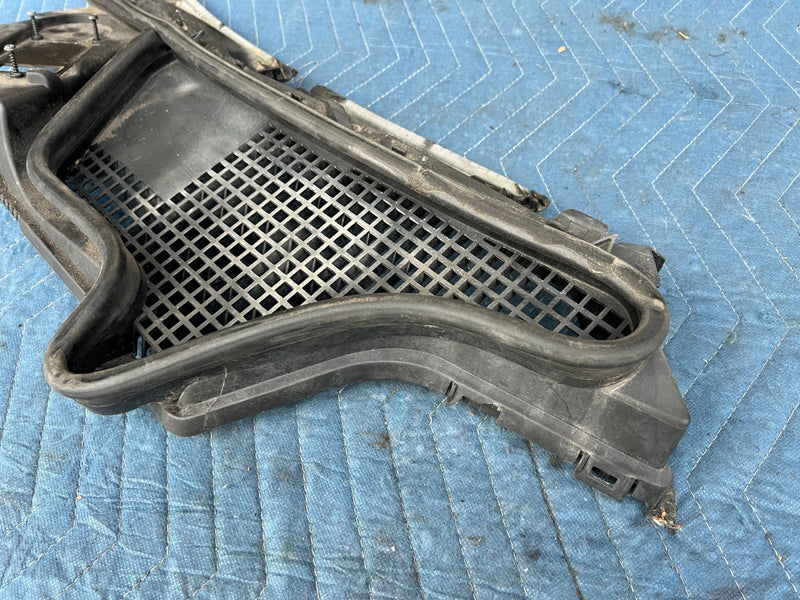 1998-2003 Mercedes W210 E320 Windshield Wiper Cowl Cover Trim Screen OEM #4663EM