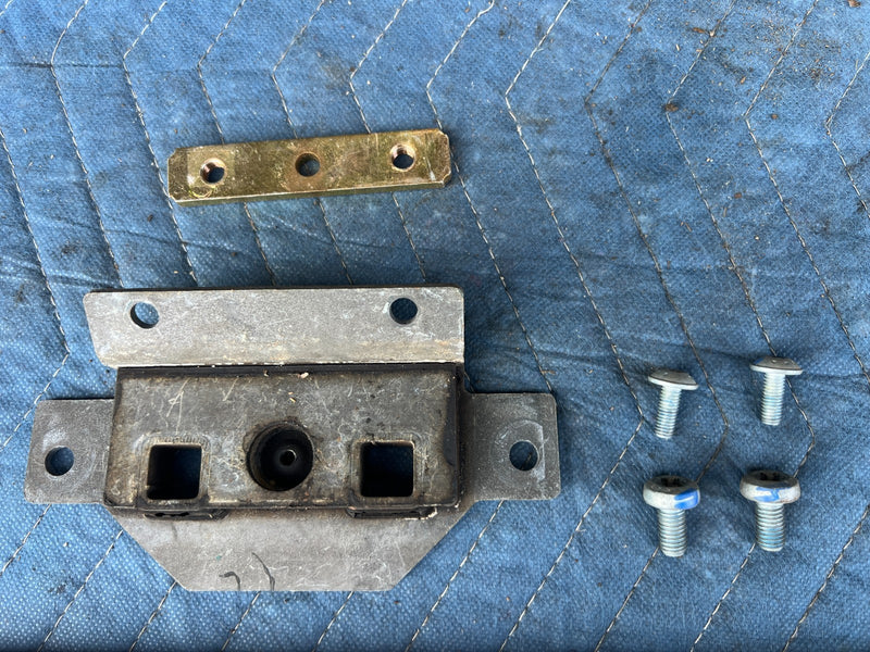 1996-2003 Mercedes W210 E320 Wagon Only Rear Hatch Gate Striker Plate OE #4667EM