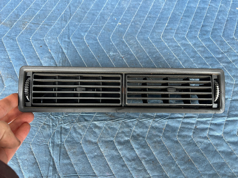 1989-1995 Volvo 740 940 Front Dash RH & LH Center Heat AC Vent Set OEM #3825EM