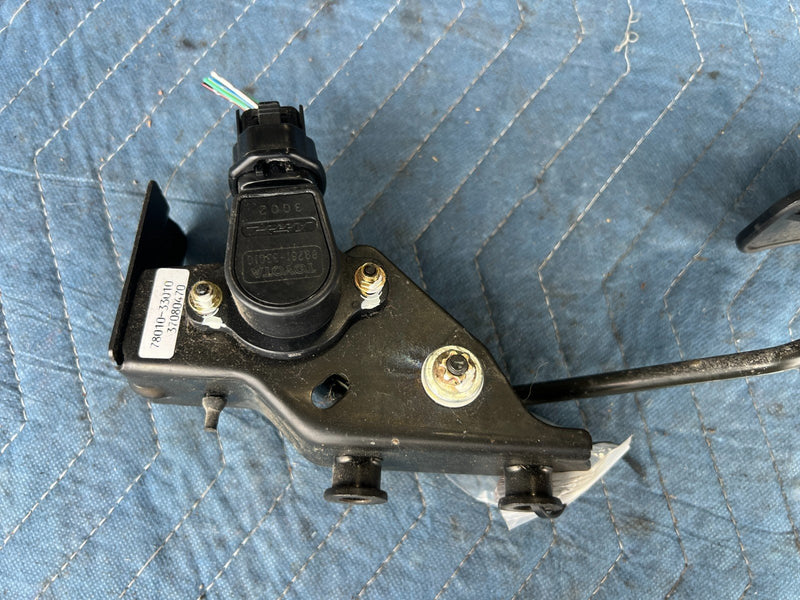 2002-2006  Toyota Camry Lexus ES300 Solara Gas Pedal Assembly OEM #106DU
