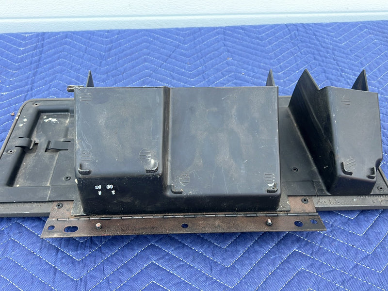 2003-2006 Chevrolet Silverado - Glove Box