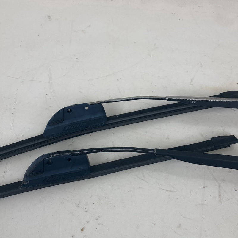 1995-1998 Chevrolet Silverado 2500 GMT400 Windshield Wiper Arm Pair OEM