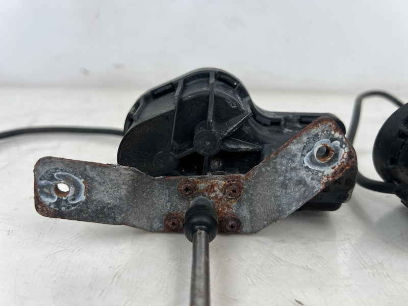 1998-2000 Volvo S70 V70 XC Front Headlight Lamp Wiper Motor Pair OEM #6856EM