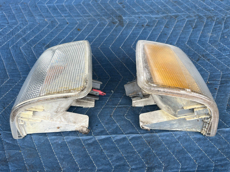 1992-1995 Volvo 940 740 Front Left & Right Turn Signal Light Pair OEM #3247EM