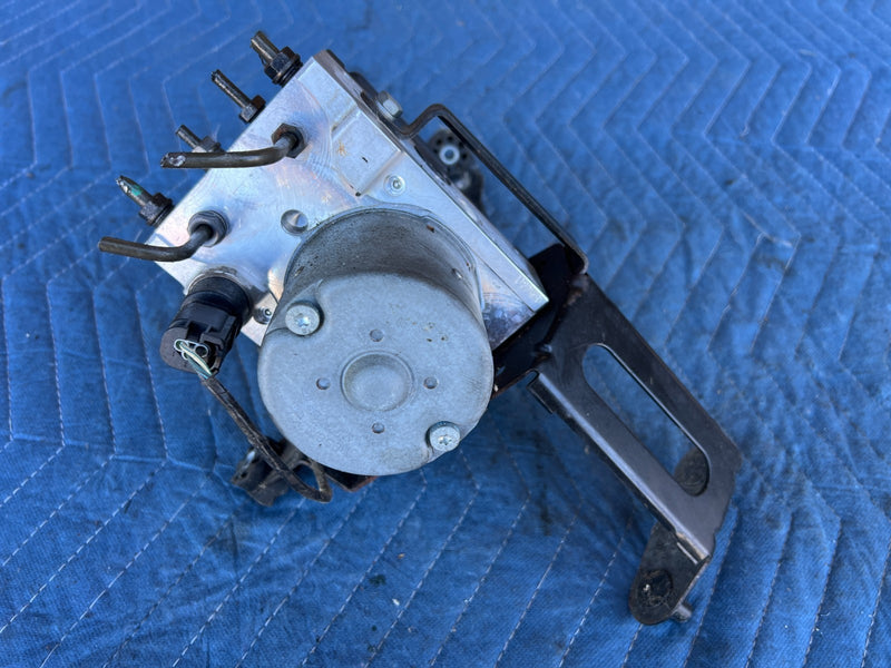 2000-2005 BMW 330xi 325xi E46 AWD ABS Anti Lock Brake Pump Module OEM #4820EM