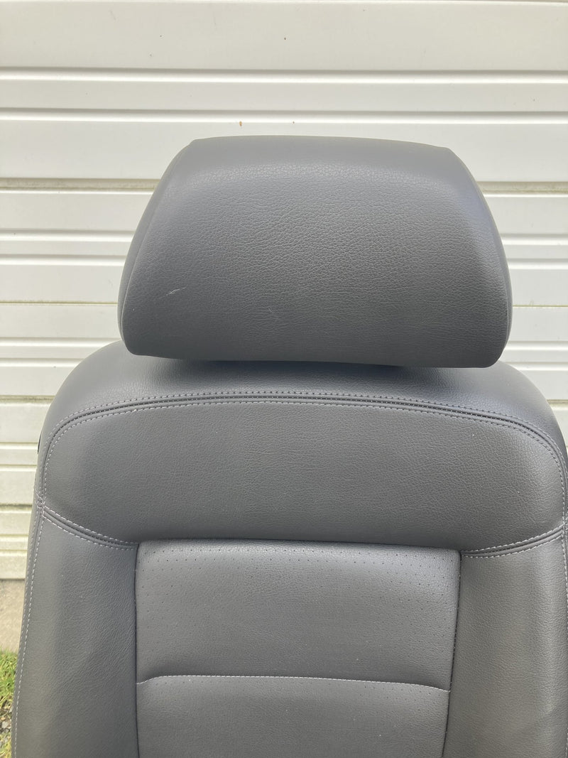 2001-2005 Volkswagen Passat Seat Front Pair Left Right Black OEM #5530M