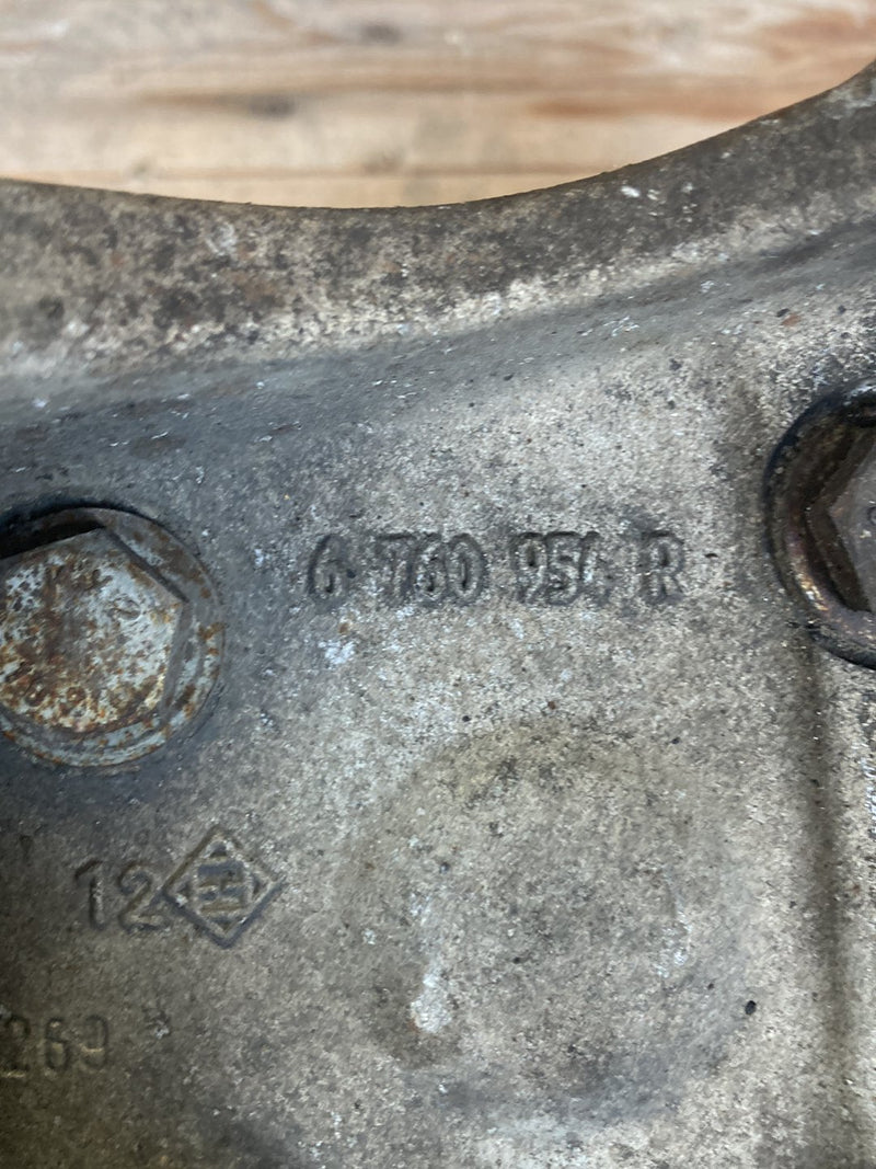 2003-2007 BMW 545i E60 Hub Front Right Arm RH 6760954 OEM #4984M