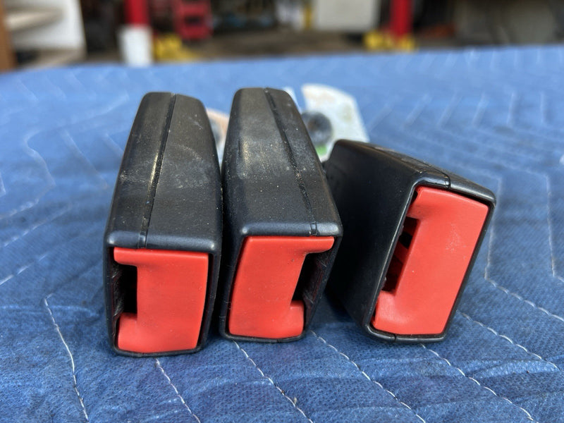 1998-2003 Jaguar XJR XJ8 X308 Rear Seat Belt Buckle Receiver Set Of 3 OEM #4702E