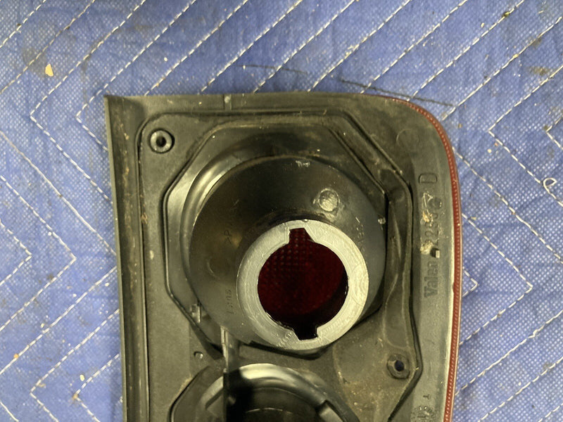 1998-2005 Land Rover Freelander Right Tail Light Assembly XFB000300 OEM #2991M