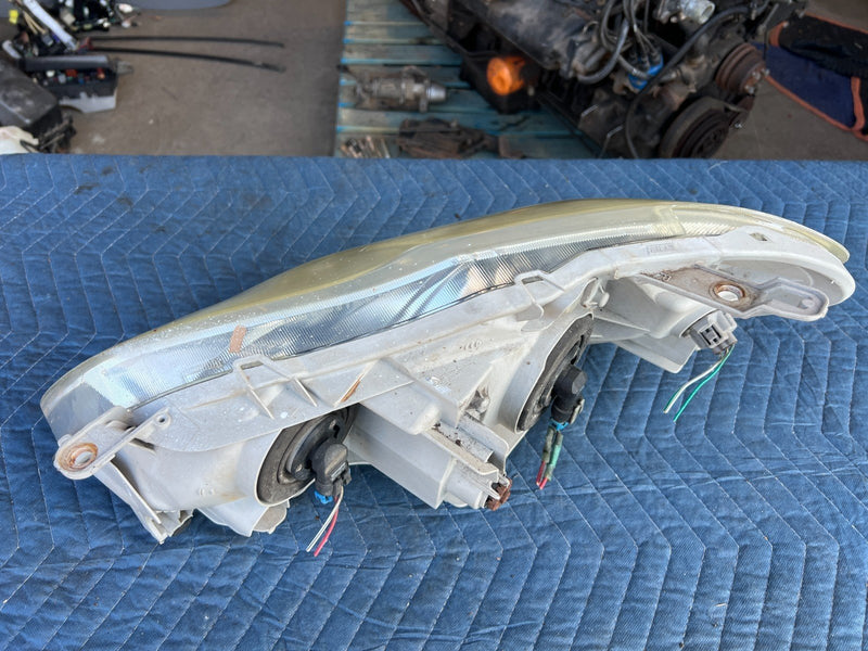 2003-2008 Toyota Corolla Passenger Right Headlight Lamp Assembly OEM #3324EM