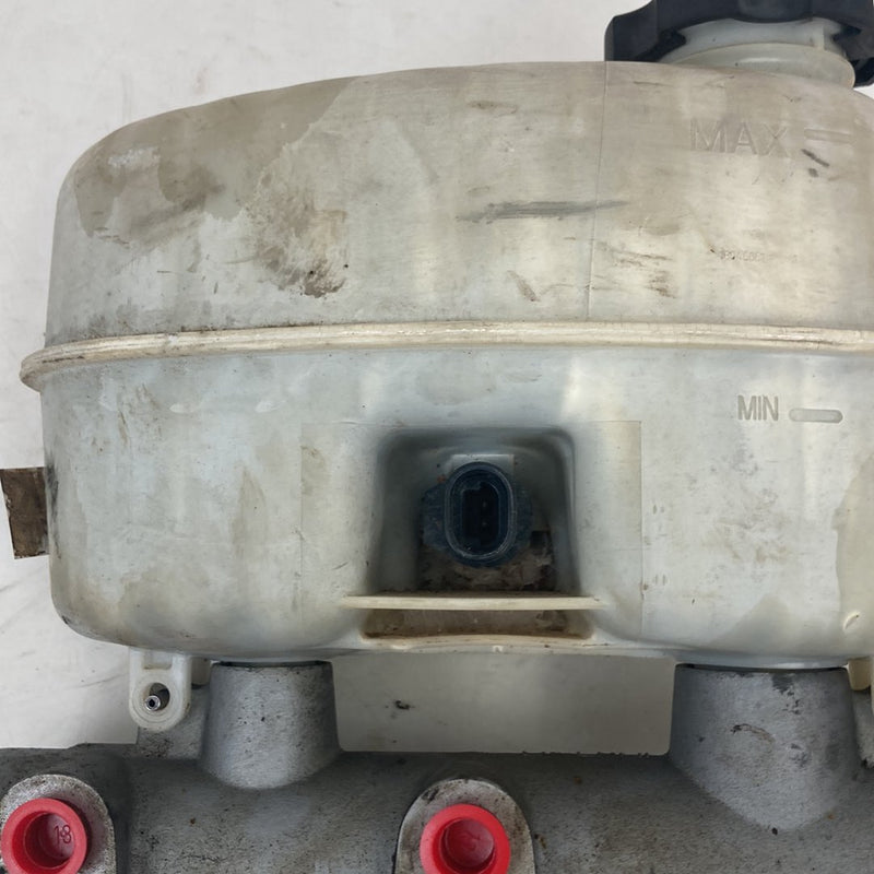 2007-2014 Chevrolet Silverado GMT900 Master Cylinder 18045894 DA OEM #5364M