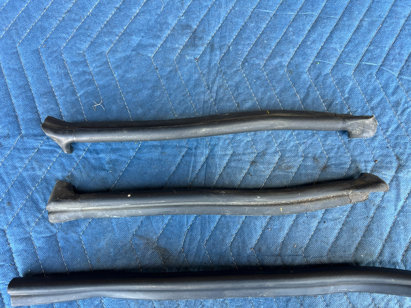 2000-2005 BMW 330xi 325xi E46 Upper Engine Cable Guide Cowl Seal Set OEM #4785EM